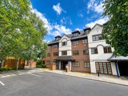7, Surrey Cloisters, Kings Road, Farncombe, Godalming GU7 3HU