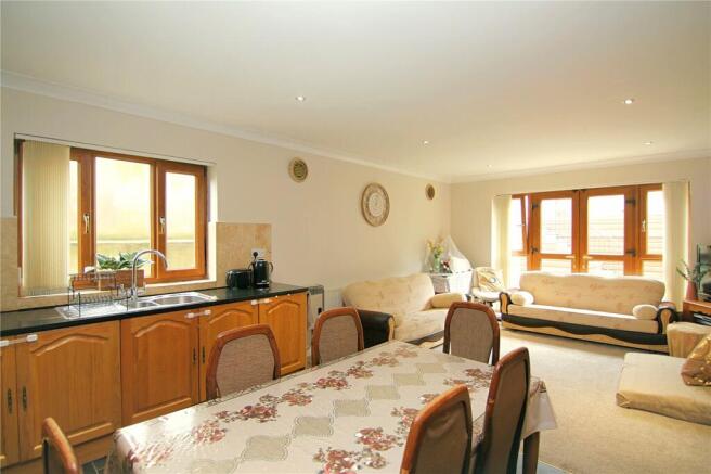 5 bed Detached for sale Image 12