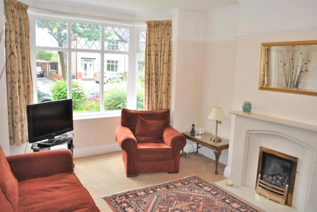 LOUNGE - FRONT