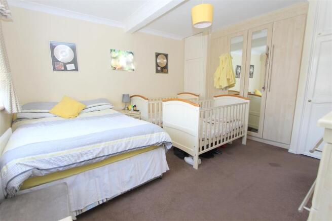 bedroom 1.JPG