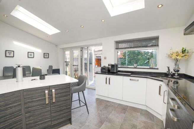 3 bed Semi-Detached for sale Image 11