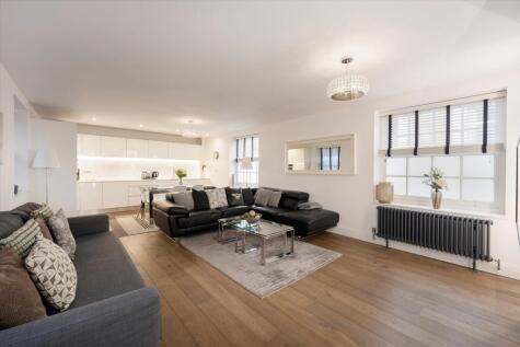 Exchange Court, London, WC2R