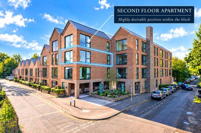 2 Bedroom House in GU21 4NN