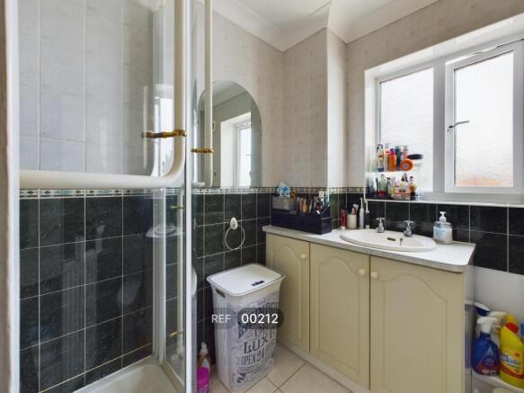2 bed Apartment to rent Image 6