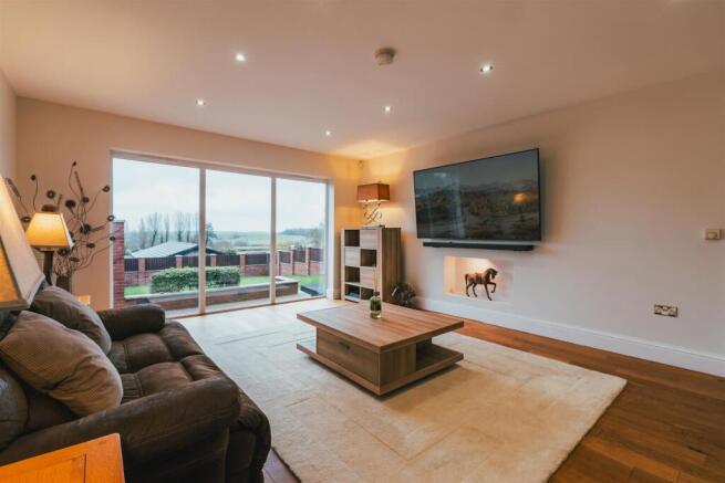 3 bed Detached for sale Image 5