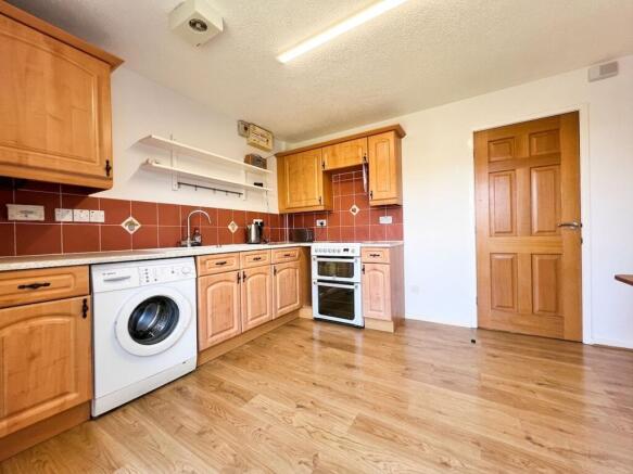 3 bed Semi-Detached to rent Image 7