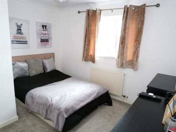 Bedroom 1.jpg