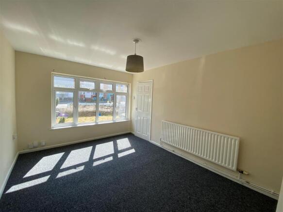 10 Dafydd Place - living room 3.jpg