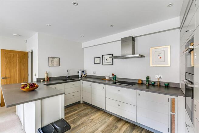 7. Kitchen.jpg