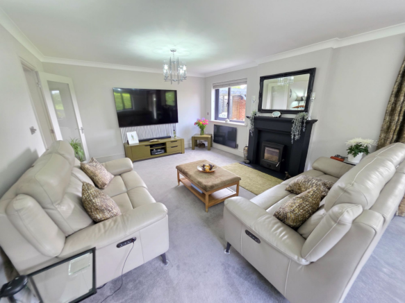 4 bed Detached for sale Image 10