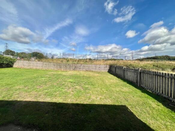 Yew Tree Road, Birchencliffe, Huddersfield photo 4