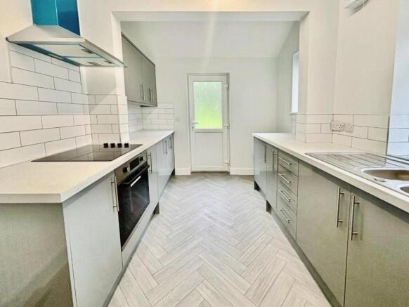 2 bed Semi-Detached to rent Image 5