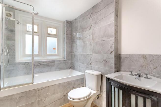 3 bed Flat for sale Image 9