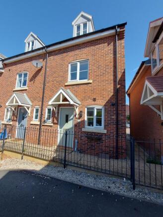 3 Bed House & Garage TO LET Bridgnorth