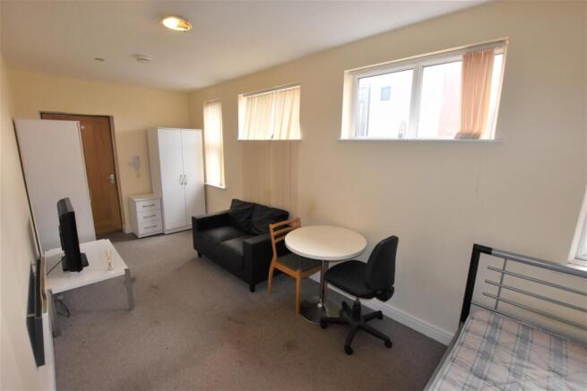 Lounge/Bedroom