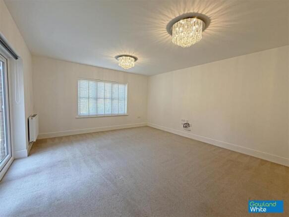 5 bed Detached for sale Image 5