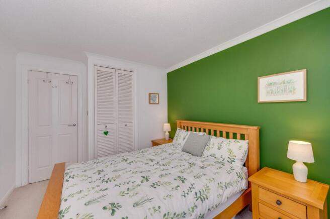 3 bed Flat for sale Image 12
