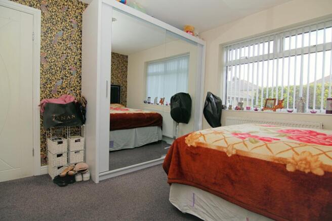 5 bed Detached for sale Image 5