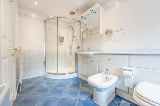 En-Suite Bathroom