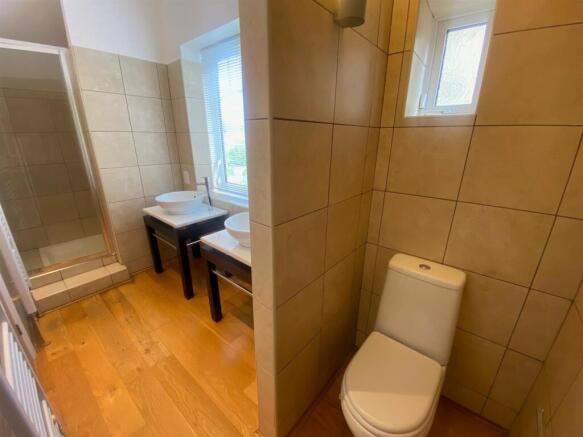 4 bed Detached to rent Image 9