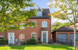 8, Charingworth Drive, Hatton Park, Warwick CV35 7SY