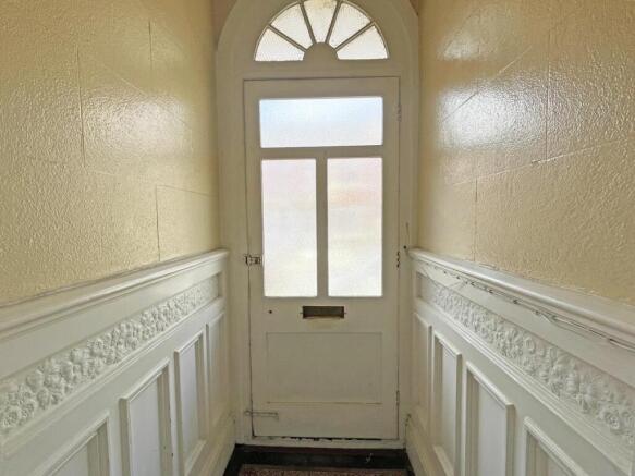 Beechwood Avenue 26 - FFF Communal Vestibule.jpg
