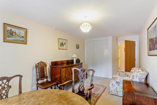 2 bed Apartment for sale Image 5