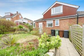40, Banksfield Avenue, Yeadon, Leeds LS19 7JX