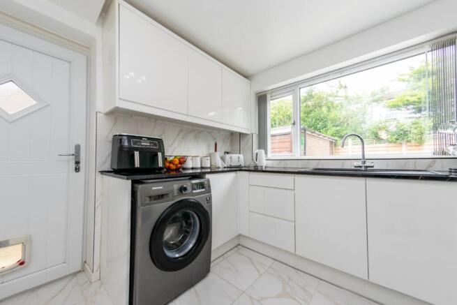 3 bed Semi-Detached for sale Image 6