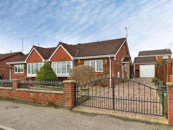 2-bed semi-detached on Stubbing Lane, Worksop, £200,000