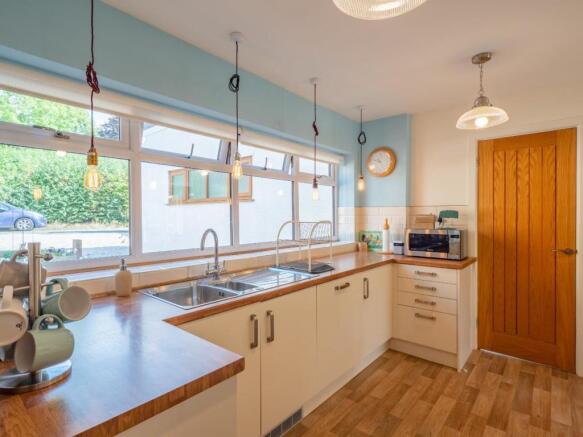 KITCHEN 1.jpg