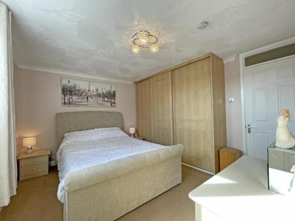 Rheola Gardens 59 - Bed 1.jpg