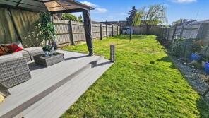 15, Robins Close, Northampton NN7 2HZ