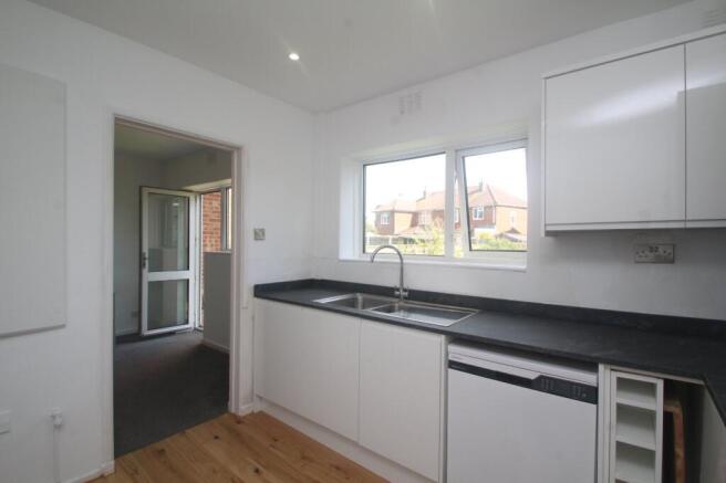 3 bed Semi-Detached to rent Image 5