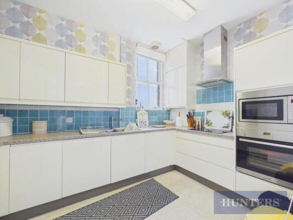 3 bed Apartment for sale Image 8
