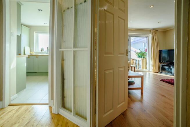 8377953-interior12.jpg