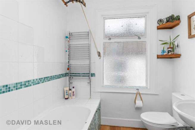 Bathroom (2).jpg
