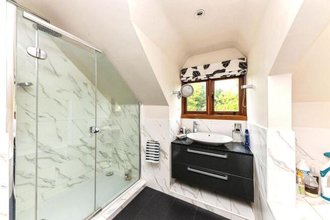 Ensuite to Bedroom One photo 2