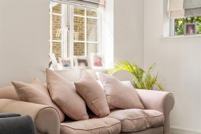 5 bed Detached for sale Image 6