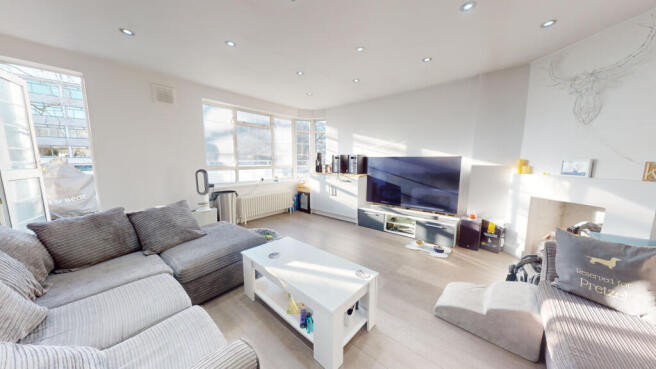 This lovely 3 bedroom Flat