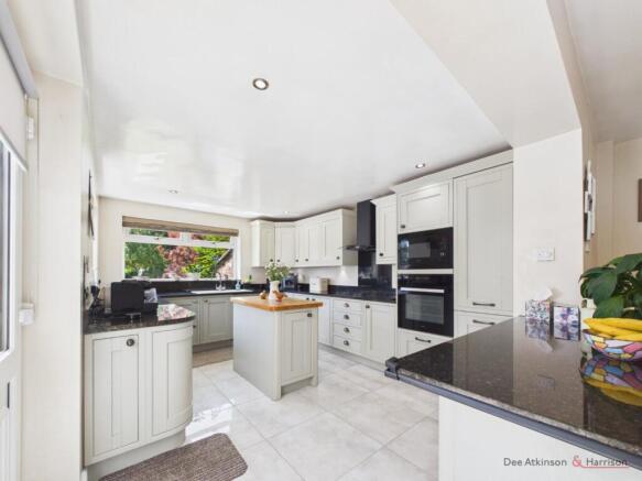 4 bed Terraced for sale Image 10