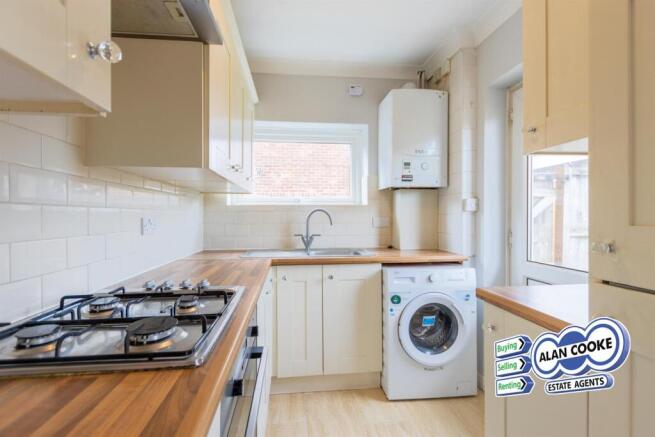 FITTED KITCHEN