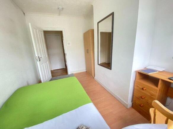 room-2-flat-12-gilbertson-house-e14-8pl-993563