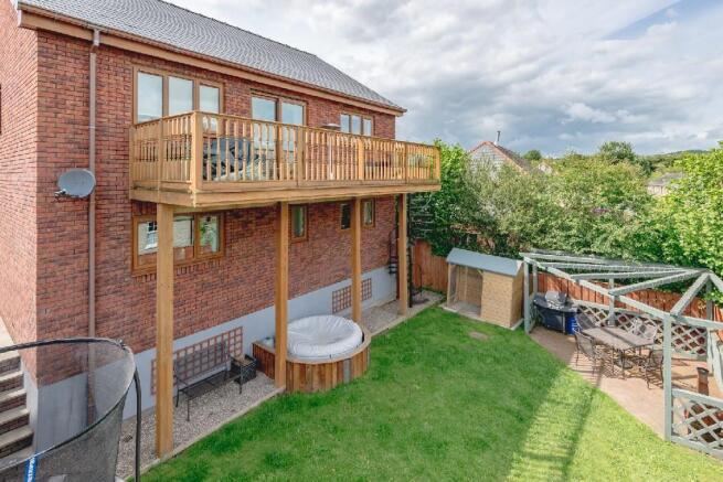 26 Troed yr Bryn, Bu