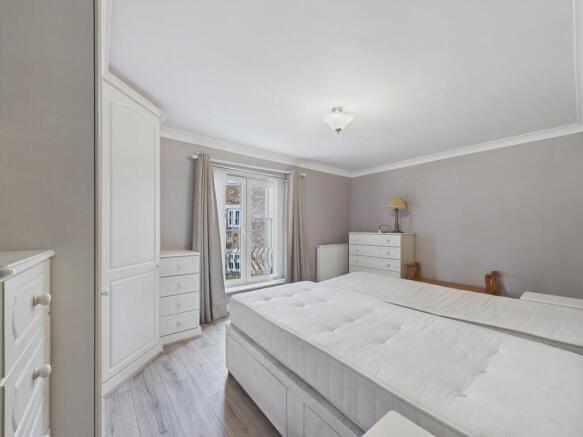 2 bed Apartment for sale Image 3