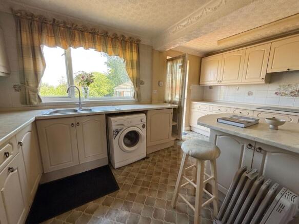 3 bed Semi-Detached for sale Image 5