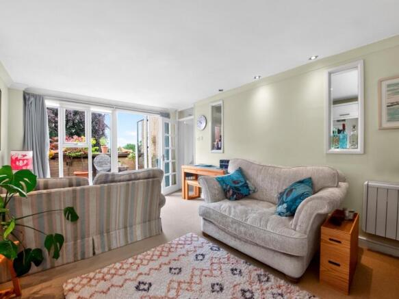2 bed Apartment for sale Image 3