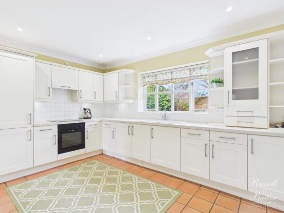 CAM01995G0-PR0410-STILL008