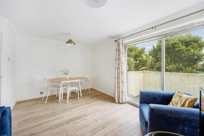 50 Bloomsbury Close-4.jpg