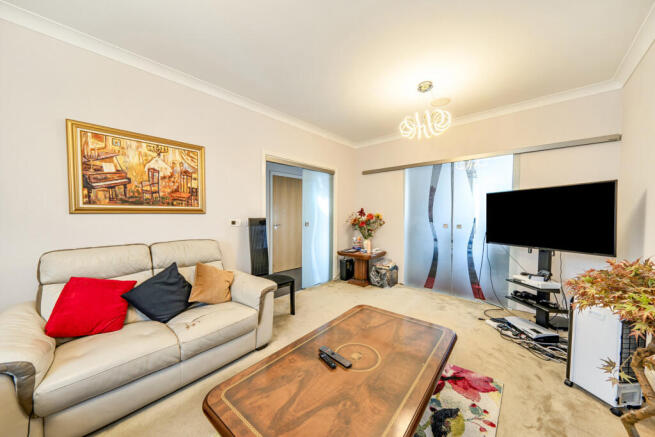 Fauna Close, Stanmore, Middlesex photo 4